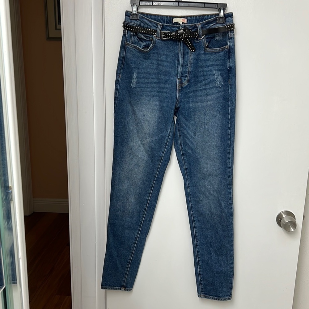 Gianni Bini Mid-high waisted distressed jeans,  button fly, black belt, Sz 3